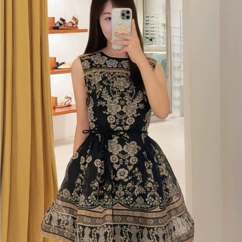 Sleeveless Black Floral Border-Print Dress - Picture 12 of 12